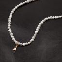 Opdag skønheden i personlige smykker: halskæder og vielsesringe